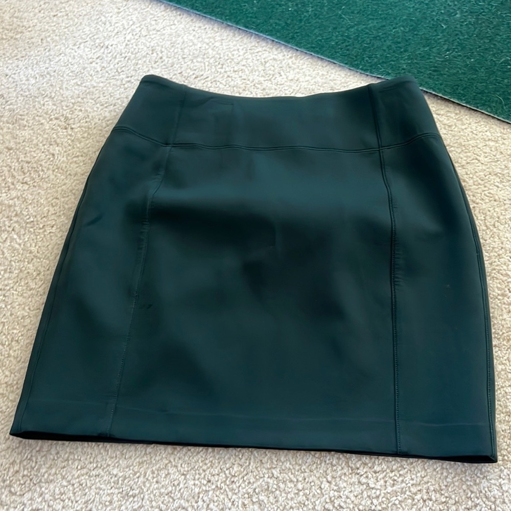 Dark green lululemon athletic skirt
